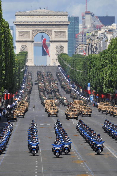 14 июля - главный Национальный праздник Франции. Париж,14 июля 2009г. Фото: Getty Images