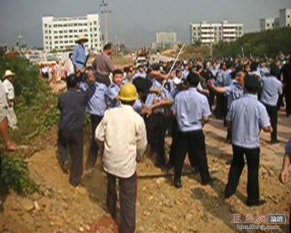 Столкновение крестьян с полицией произошло на юге Китая. 30 октября 2009 год. Фото с epochtimes.com