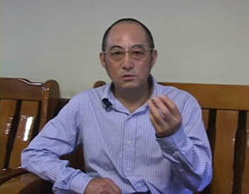 Бывший профессор права Пекинского университета Юань Хунбин в своей книге под названием «Бедствие Тайваня» высказывает мнение, что к 2012 году компартия Китая (или КПК) намеревается присоединить Тайвань к КНР. 