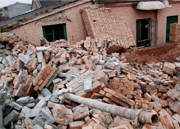 Бульдозерами и экскаваторами были разрушены недостроенные здания фабрики и разбиты дороги. Фото с epochtimes.com