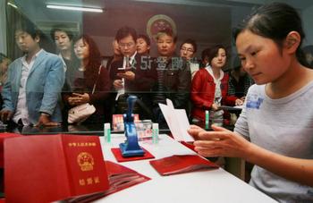 Китайские ЗАГСы в день 60-летия КНР не будут оформлять разводы. Фото: GETTY IMAGES