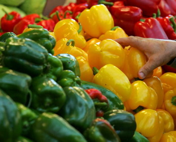 Вы только посмотрите, как много натуральных экзогенных антиоксидантов содержится в растительной пище – это и овощи, и фрукты, и ягоды.  Фото: David Silverman/Getty Images