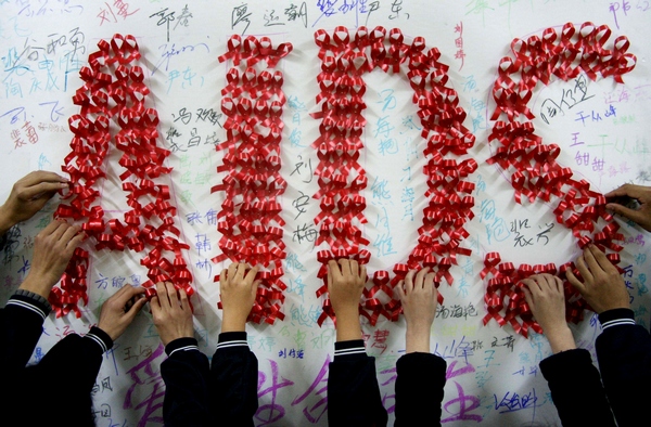 Сегодня - всемирный день борьбы со СПИДом. Фото: STR/AFP/Getty Images