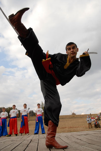 Украинские казаки устроили фестиваль боевого гопака. Фоторепортаж