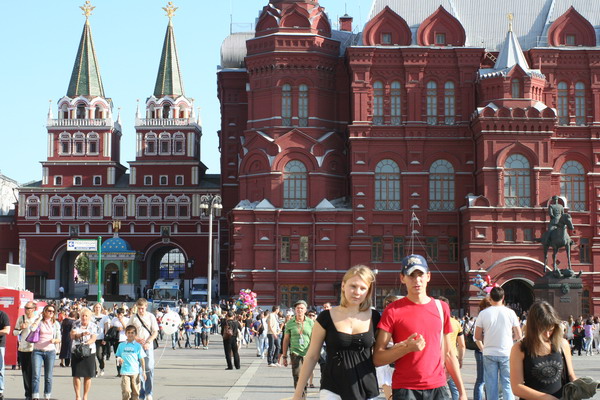 Фоторепортаж  Москва отмечает свой 862 день рождения. Охотный ряд. Фото: Светлана Ким/Великая Эпоха