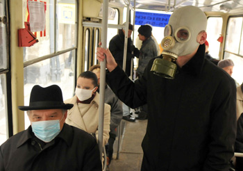 Сезонный грипп может защитить от свиного Фото:YURIY DYACHYSHYN /Getty Images