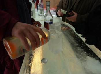 В России запретят реализацию дешевой водки. Фото: Pierre Roussel/Newsmakers/Getty Images