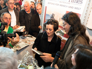 Лауреат Нобелевской премии Герта Мюллер на книжной ярмарке во Франкфурте-на-Майне