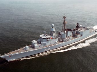 Немецкий фрегат "Бремен" потопил две пиратские лодки