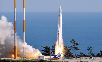 Южная Корея запустила свою первую ракету