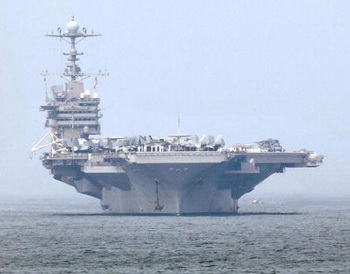 Авионосец ВМС США Джорж Вашингтон. Фото: JAY DIRECTO/AFP/Getty Images