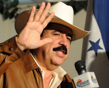 Свергнутый президент Гондураса Мануэль Селайя вновь в стране. Фото: ORLANDO SIERRA/AFP/Getty Images