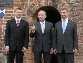Глава литовского правительства Андрюс Кубилюс, премьер-министры Латвии и Эстонии Валдис Домбровскис и Андрус Ансип. Фото: PETRAS MALUKAS/AFP