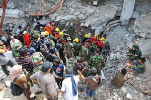 Землетрясение на  индонезийском острове Суматра унесло жизни более тысячи человек