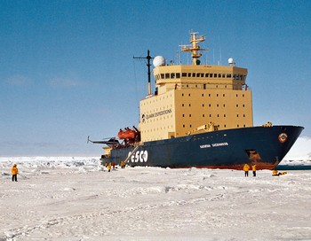 В Антарктиде ледоколу «Капитан Хлебников» до чистой воды остались считанные мили