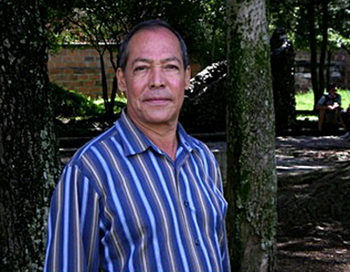 Итагуи, Колумбия Хорхе Луис Энао Агудело, 62, государственный служащий / Певец. Фото с сайта theepochtimes.com