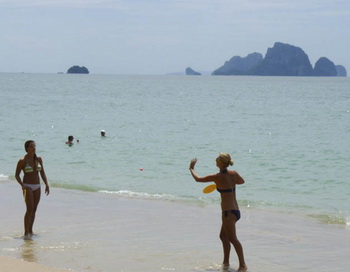 Таиланд: пляж Ао Нанг около Краби. Фото: Бернд Крегель
