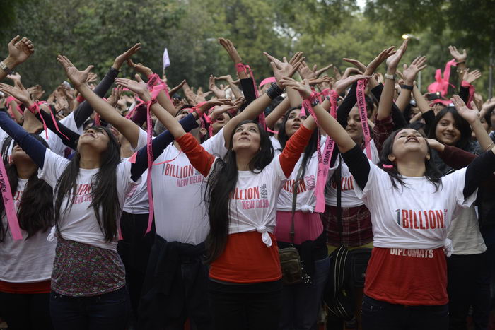 Женщины и девочки устроили мировой флешмоб против насилия