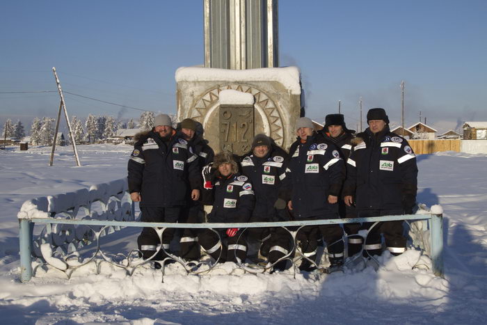 Совершено погружение в самое холодное озеро Якутии, где живёт Несси