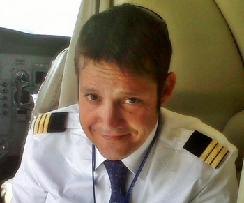 Хавьер Руис, 39 лет, пилот коммерческой авиакомпании. Фото с сайта theepochtimes.com