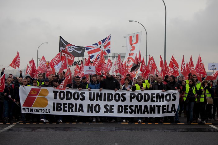 Забастовка служащих авиакомпании Iberia: полиция применила дубинки