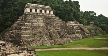 Древний Паленке  самый известный туристический центр майя. (С разрешения Павла Росс)