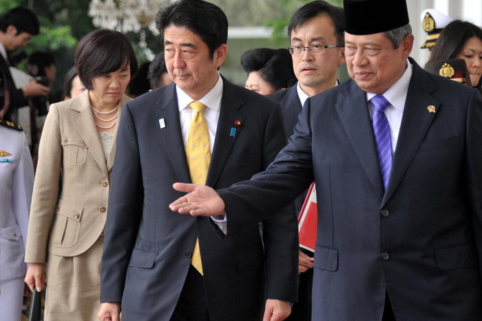 Японский премьер намерен по-новому строить отношения с Россией