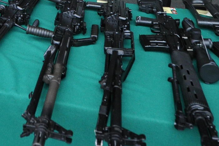 Арсенал оружия найден в Хабаровске в пристройке к многоэтажному дому