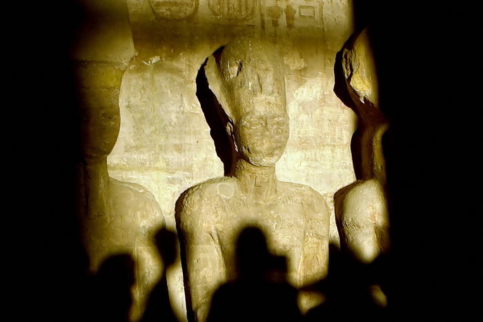 В Египте тысячи туристов наблюдали чудо в храме Абу Симбел