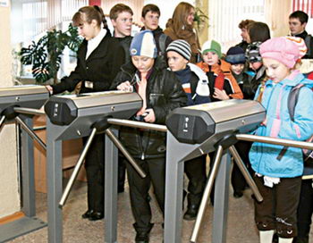 В школах Пскова установят электронные проходные