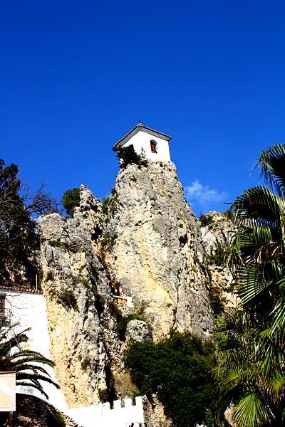 Гуаделест, деревня-крепость в Испании