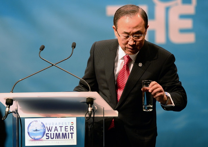 Пан Ги Мун: дефицит воды ожидает половину мирового населения. Фото: ATTILA KISBENEDEK/AFP/Getty Images