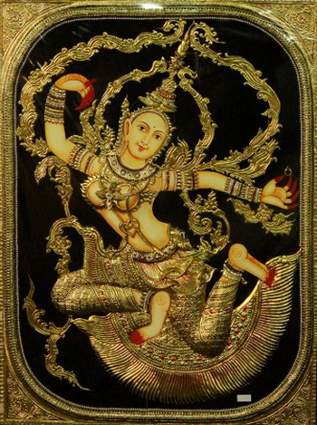 Индийские картины в стиле танджор украшены золотом и драгоценными камнями