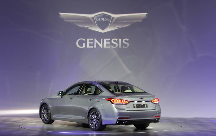 Hyundai провела премьеру нового роскошного седана Genesis