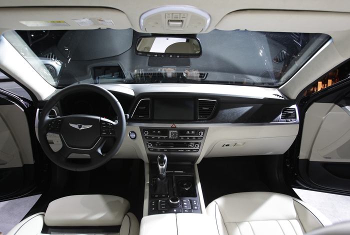 Hyundai провела премьеру нового роскошного седана Genesis