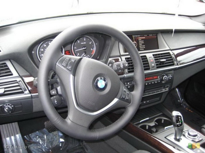 BMW отзывает дизельные кроссоверы X5
