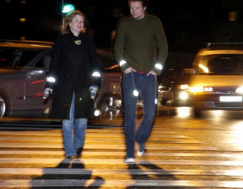 Пешеходов в России обяжут носить светоотражатели