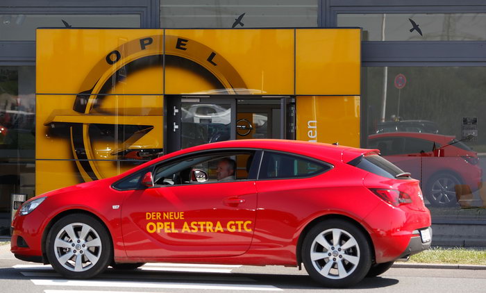 Завод «Дженерал Моторс» в Санкт-Петербурге начал серийное производство автомобиля Opel Astra с кузовом седан