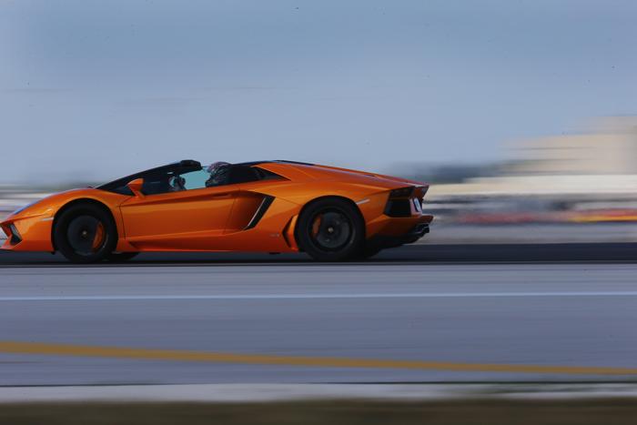 Lamborghini Roadster дебютировал в аэропорту Майями