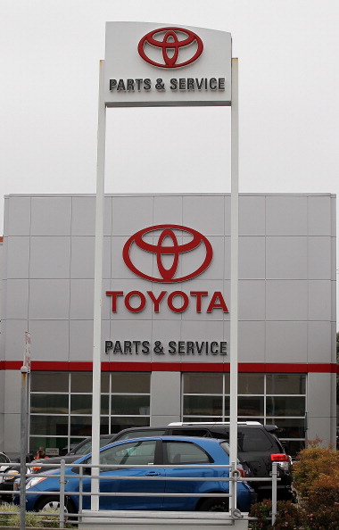 Toyota Motor выпустила новую партию автомобилей. Фоторепортаж с Toyota Motor. Фото:  Justin Sullivan/Getty Images