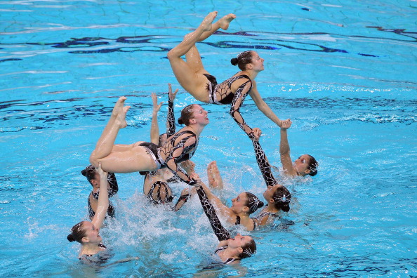 Фоторепортаж с первого дня соревнований по синхронному плаванию на Водном стадионе в Пекине