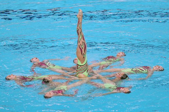 Фоторепортаж с первого дня соревнований по синхронному плаванию на Водном стадионе в Пекине