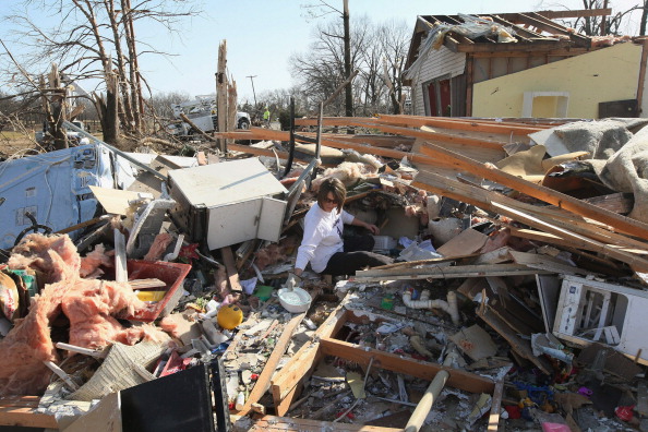 Торнадо на Среднем Западе США разрушили множество поселений. Фото: Scott Olson/Getty Images