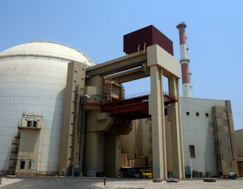 АЭС в Бушере на юге Ирана, где Stuxnet сумел заразить 30 000 внутренних компьютерных систем. Фото: Atta Kenare/Getty Images