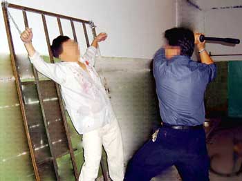 Китай. Полиция применила острый меч против инакомыслящих