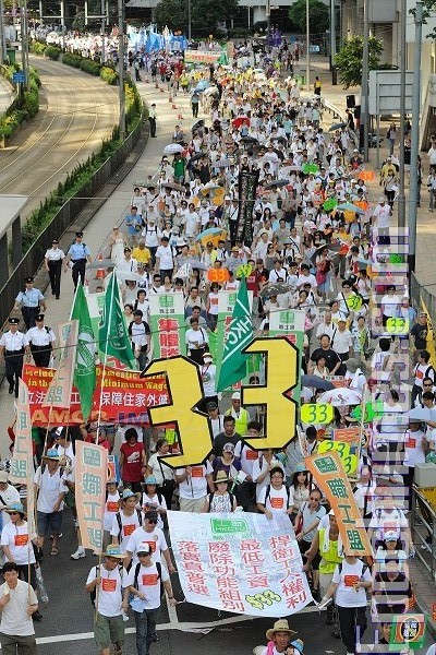 В день создания китайской компартии в Гонконге прошло массовое шествие за её распад. Фоторепортаж