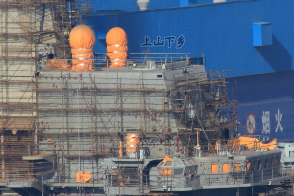 Работа по восстановлению авианосца «Варяг» идет полным ходом. Фото: sina.com.cn 