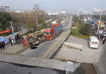 В Китае рухнула 3-километровая эстакада.Фото: Getty Images