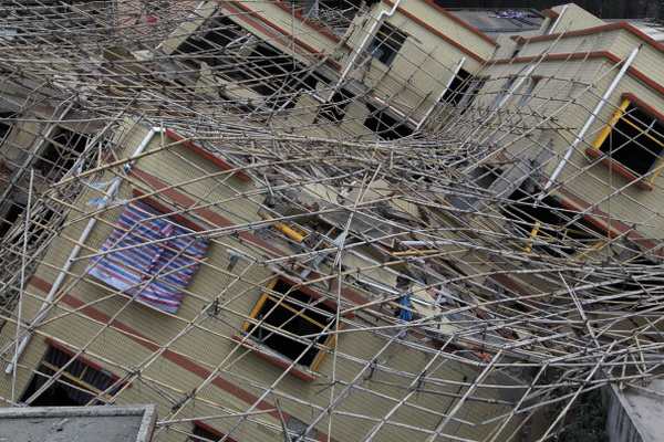 В Китае рухнуло семиэтажное здание. Фото:  ChinaFotoPress / Getty Images