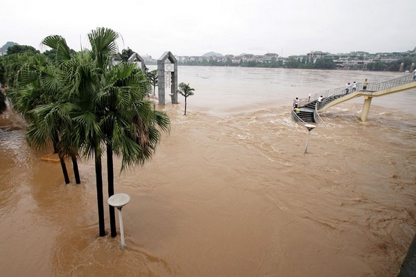 От наводнений в Китае уже погибло 200 человек. Фоторепортаж